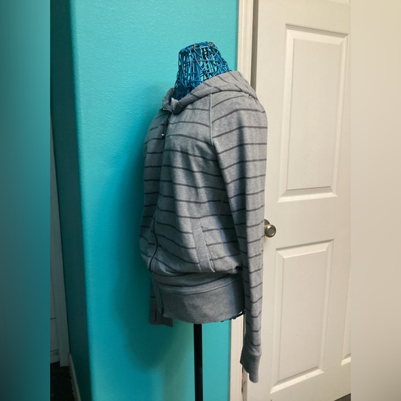 💥PRICE DROP💥 Rollin’ With My Omies Hoodie - Picture 4 of 6